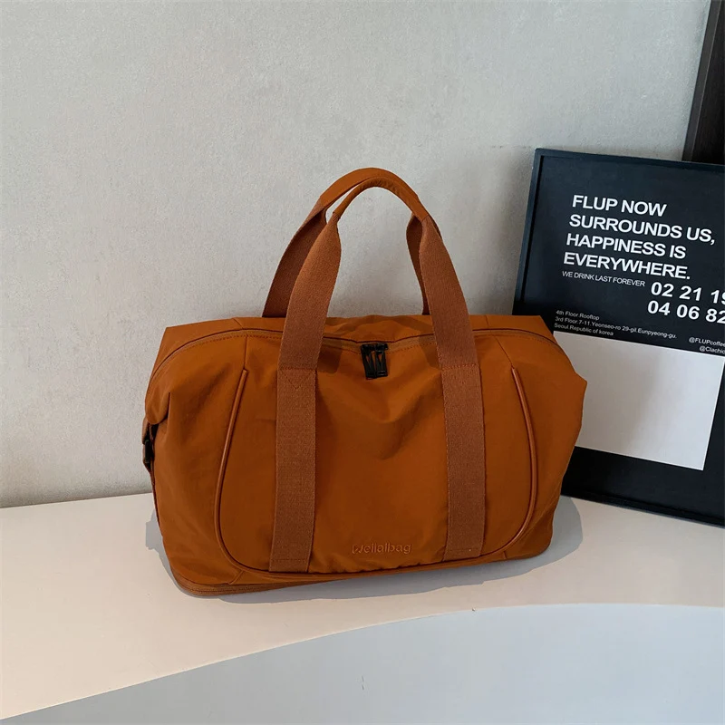 Sportliche Reisetasche für Damen mit stabilen Griffen und vielseitigen Fächern Skanto
