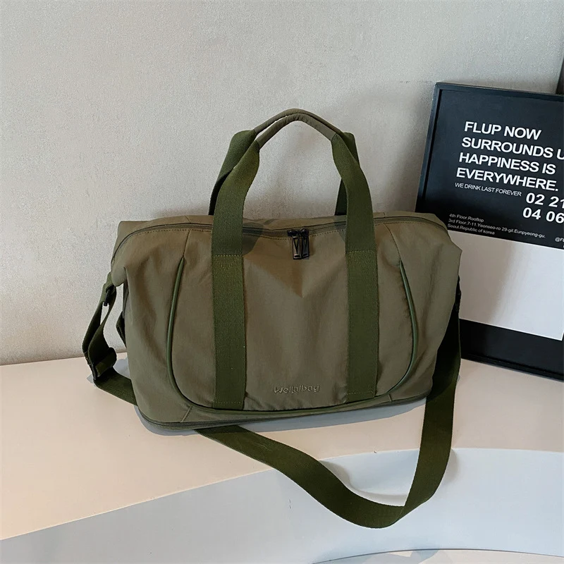 Sportliche Reisetasche für Damen mit stabilen Griffen und vielseitigen Fächern Skanto