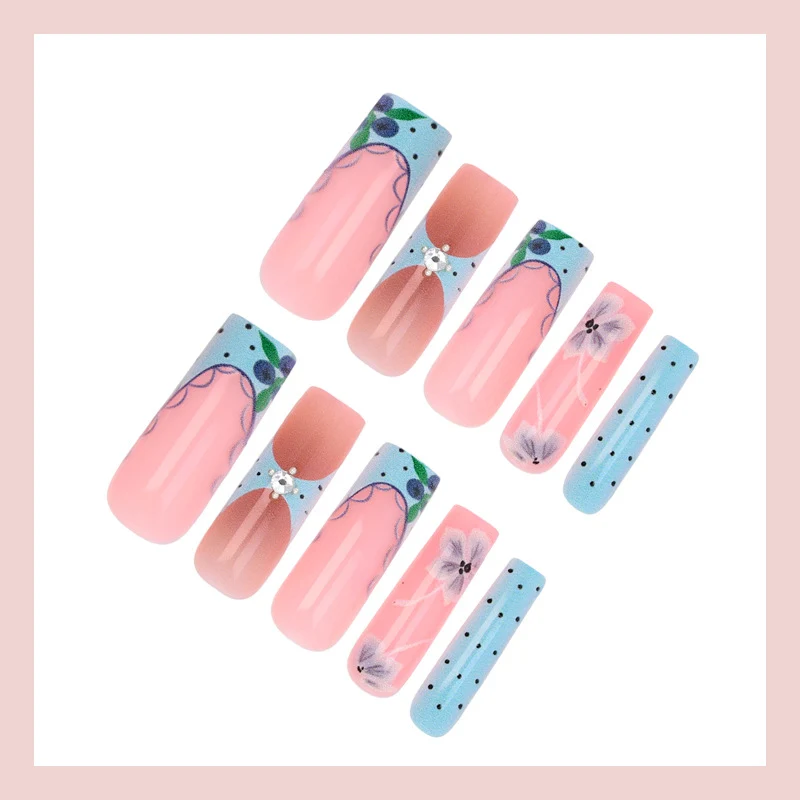 Kunstnagelset mit floralen Designs Brehn