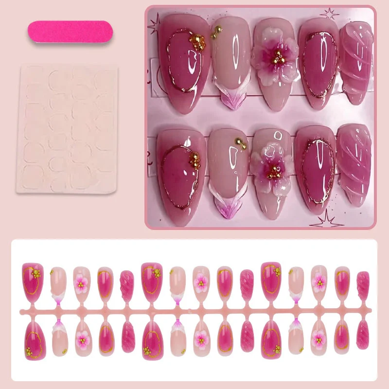 Kunstnagelset mit floralen Akzenten und luxuriösen Details Brehn