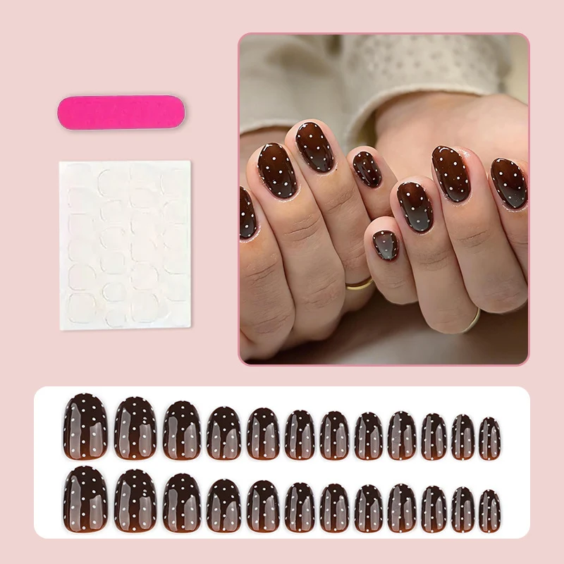 Kunstnagelset mit eleganten Punkten und glänzenden Akzenten Brehn