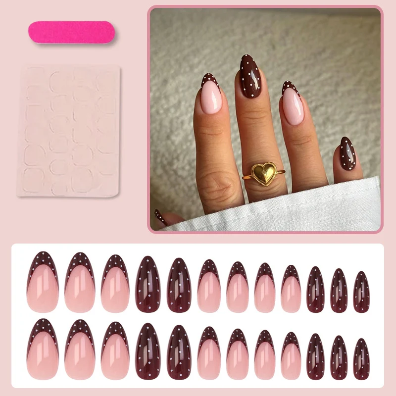 Kunstnagelset mit eleganten Punkten Brehn