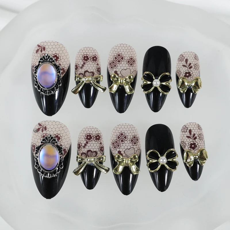 Kunstnagelset mit eleganten Punkt- und Schleifenverzierungen Brehn