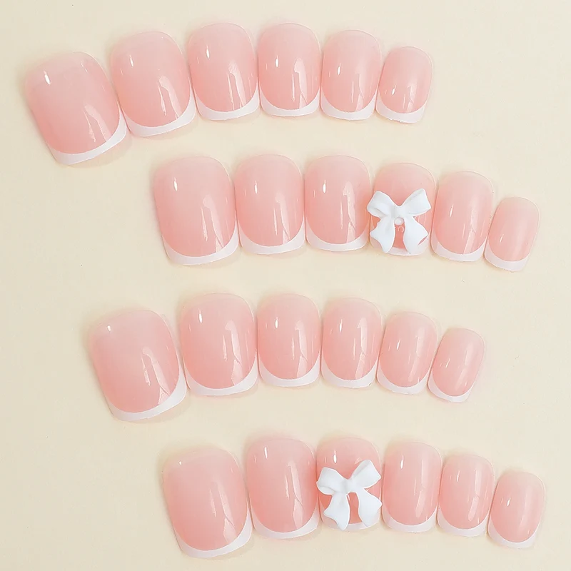 Kunstnagelset mit eleganten und zarten Akzenten Brehn