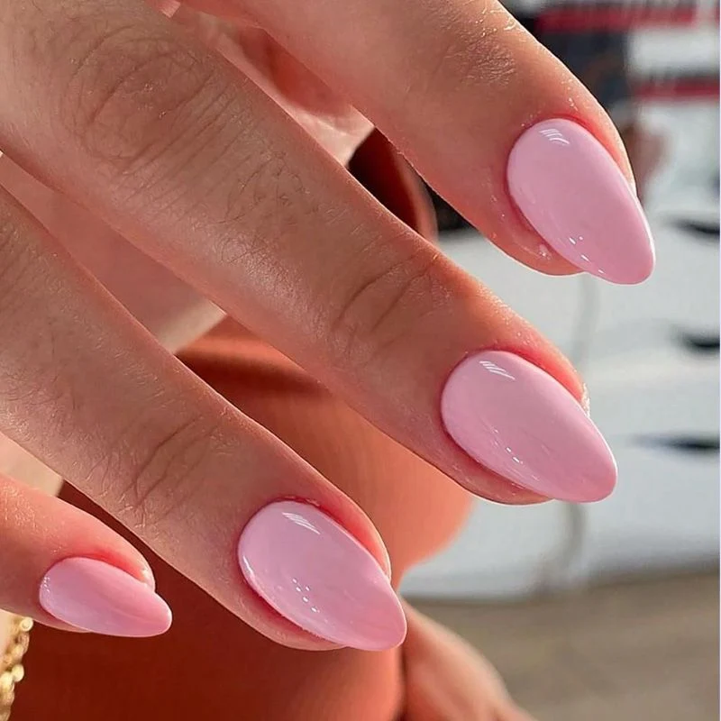 Kunstnagelset mit eleganten und natürlichen Designs Brehn