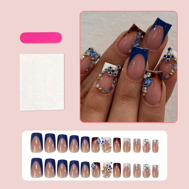 Kunstnagelset mit eleganten Steinverzierungen und modernen Akzenten Brehn