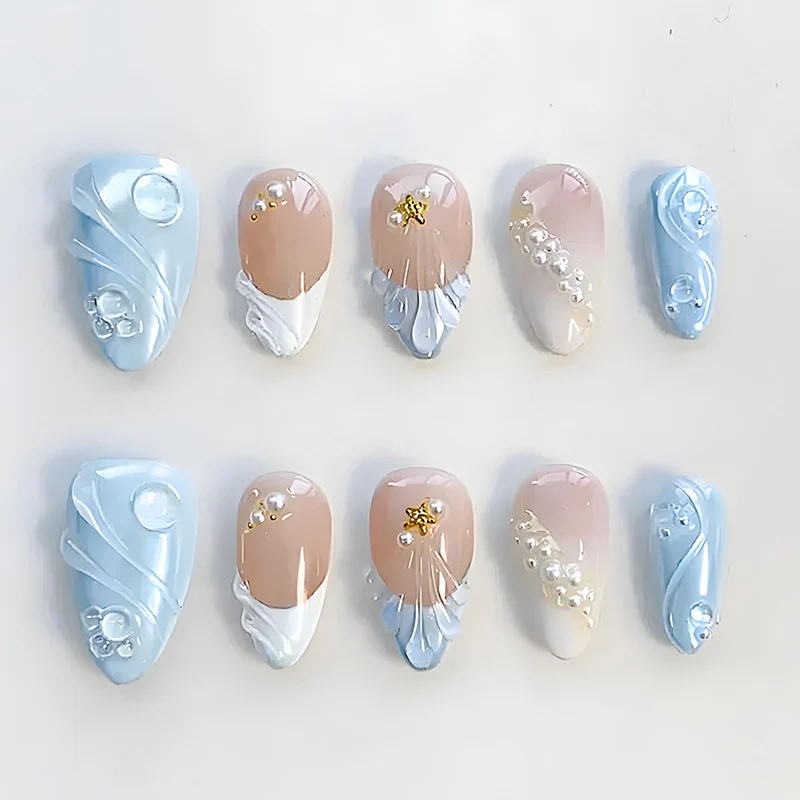 Kunstnagelset mit eleganten Perl- und Glitzervariationen Brehn