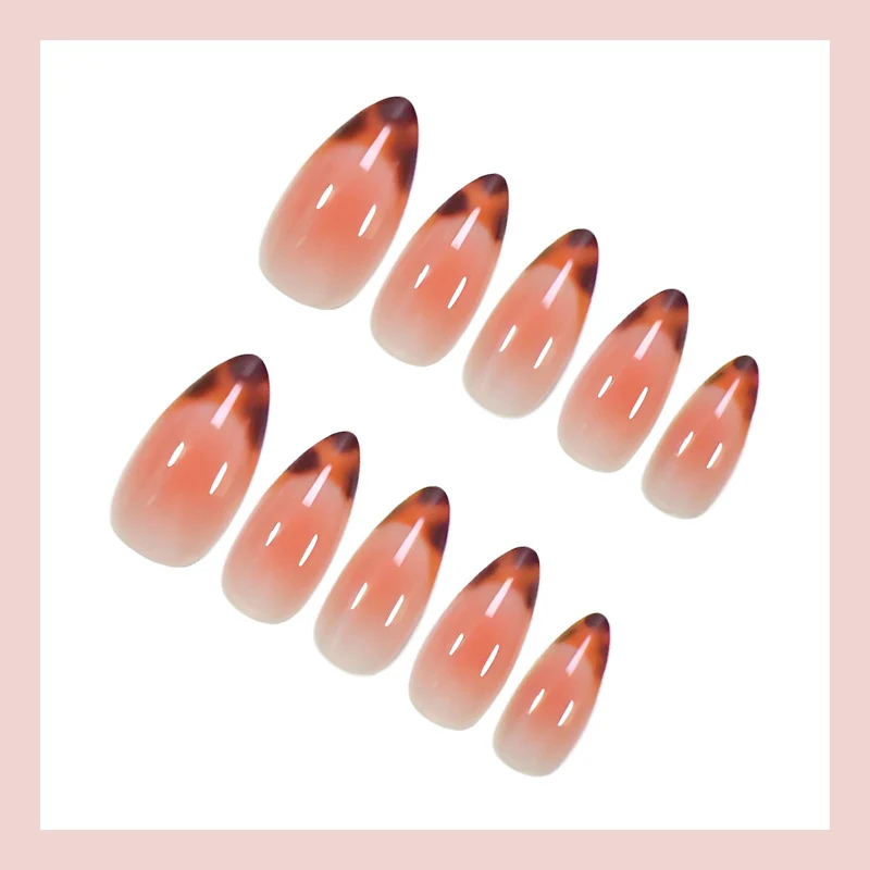 Kunstnagelset mit eleganten Ombre-Spitzen Brehn