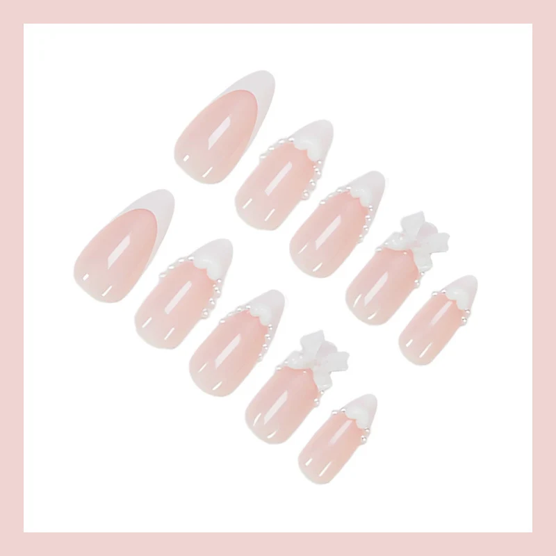 Kunstnagelset mit eleganten Spitzen und verspielten Schleifendetails Brehn