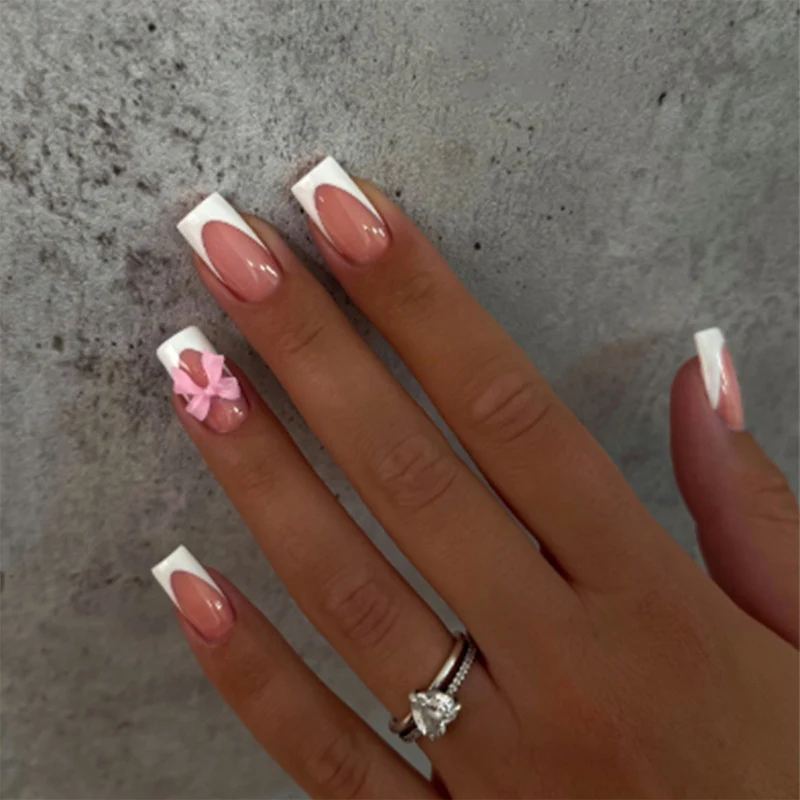 Kunstnagelset mit eleganten Spitzen und verspielten Schleifen Brehn