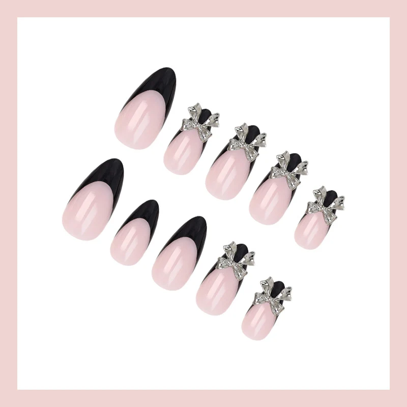 Kunstnagelset mit eleganten Spitzen und kunstvollen Verzierungen Brehn