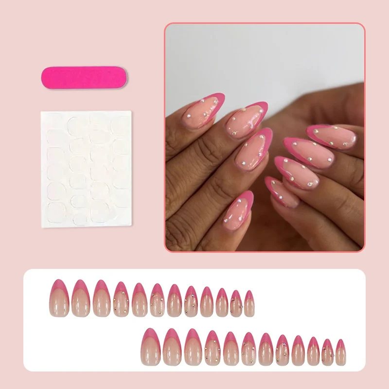 Kunstnagelset mit eleganten Spitzen und funkelnden Akzenten Brehn