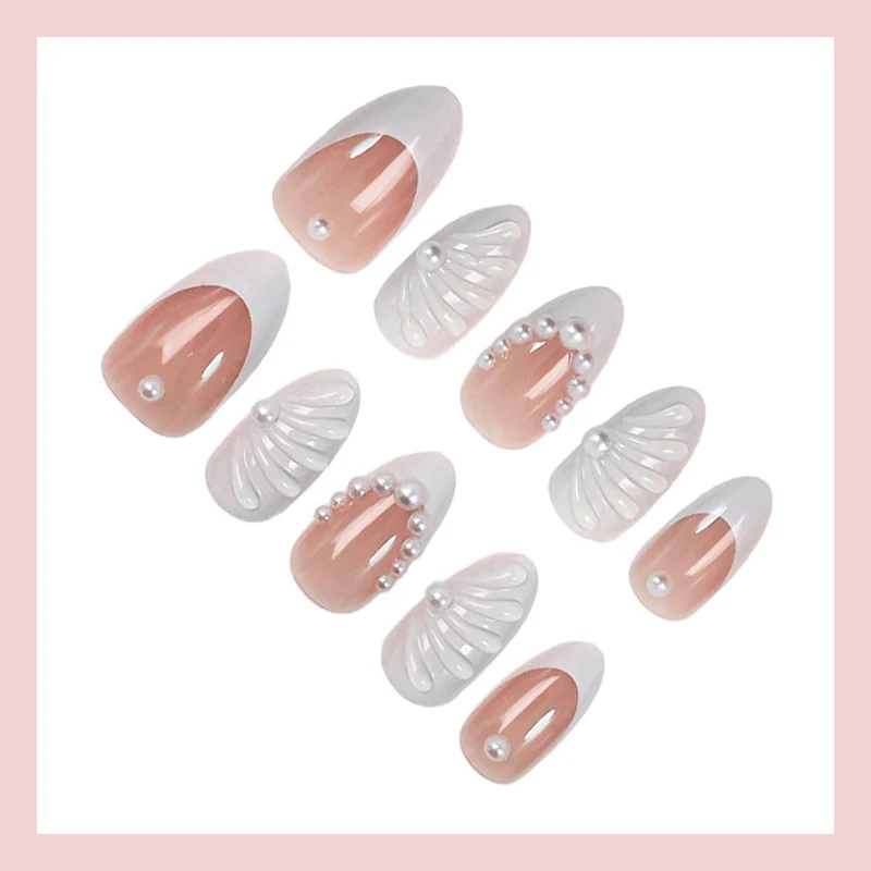 Kunstnagelset mit eleganten Spitzen und 3D-Details Brehn