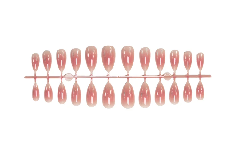 Kunstnagelset mit eleganten Nude-Ombre Effekten Brehn