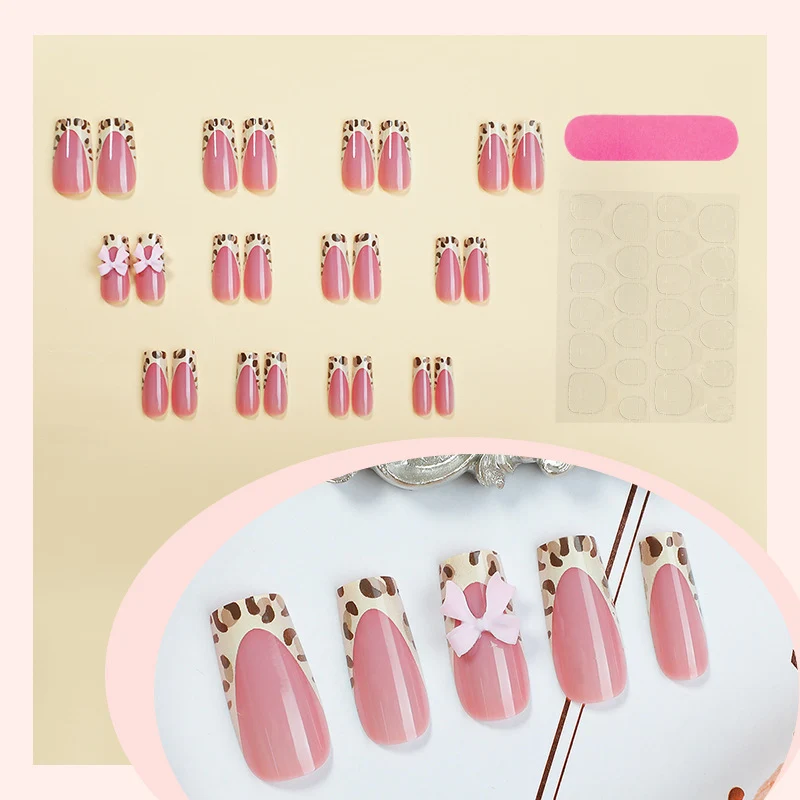 Kunstnagelset mit eleganten Leopardenakzenten und Schleifenverzierungen Brehn
