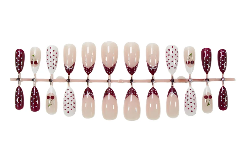 Kunstnagelset mit eleganten Kirsch- und Punkten-Mustern Brehn