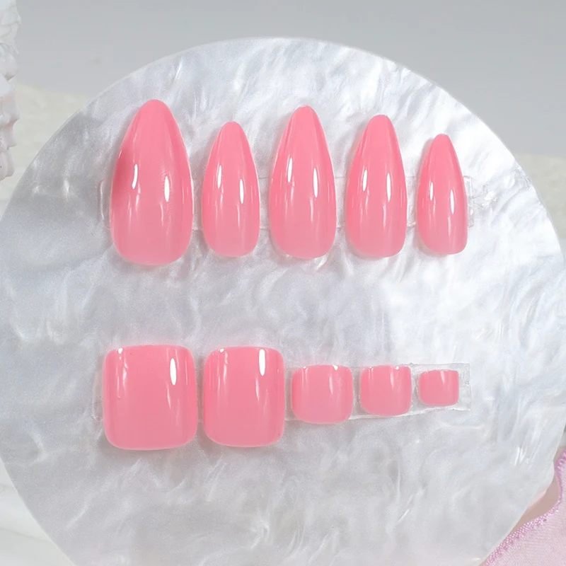 Kunstnagelset mit eleganten Hochglanz-Fingernägeln und Fußnägeln Brehn