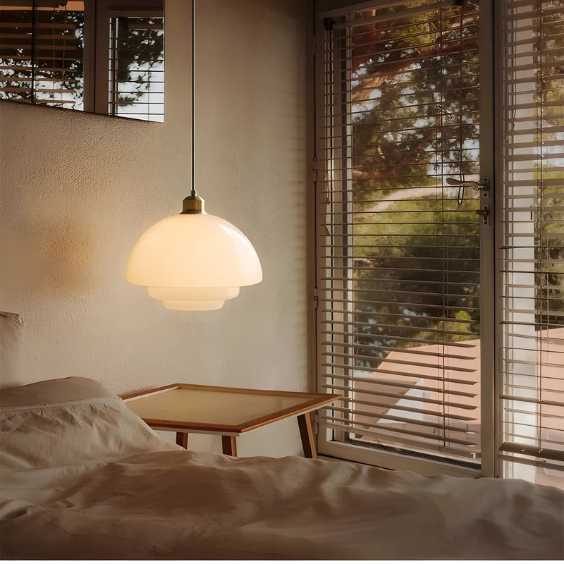 AuraBeam Light – Minimalistische LED-Pendelleuchte aus elfenbeinfarbenem Glas | Skanto