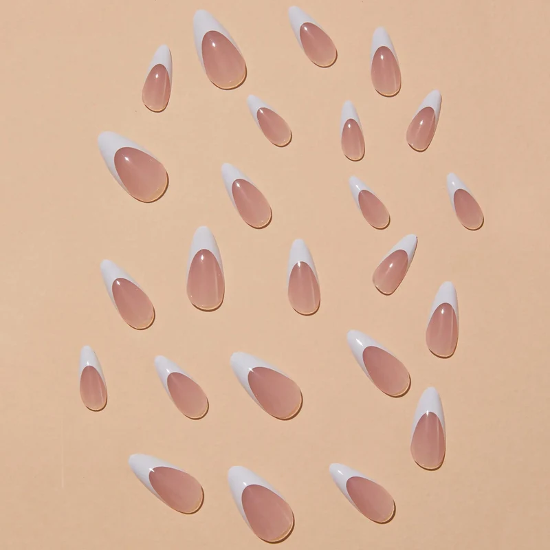 Kunstnagelset mit eleganten spitzen Formen Brehn