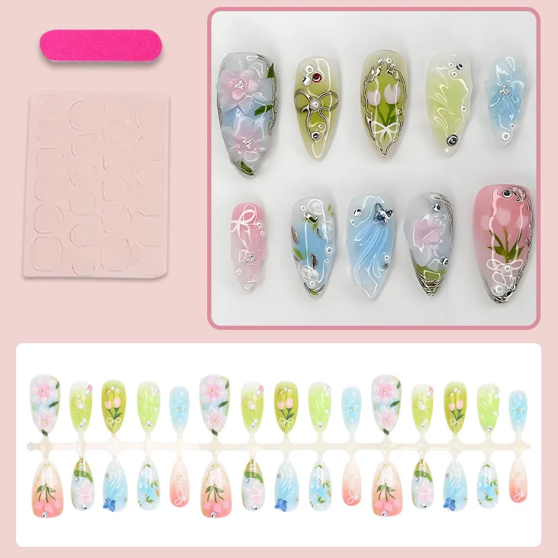 Kunstnagelset mit eleganten, handgemachten Blumenmotiven Brehn