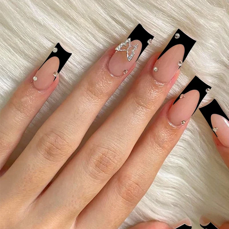 Kunstnagelset mit eleganten Akzenten und glitzernden Details Brehn