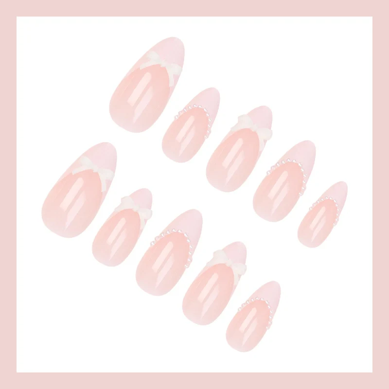 Kunstnagelset mit eleganten Schleifen und Spitzen Brehn