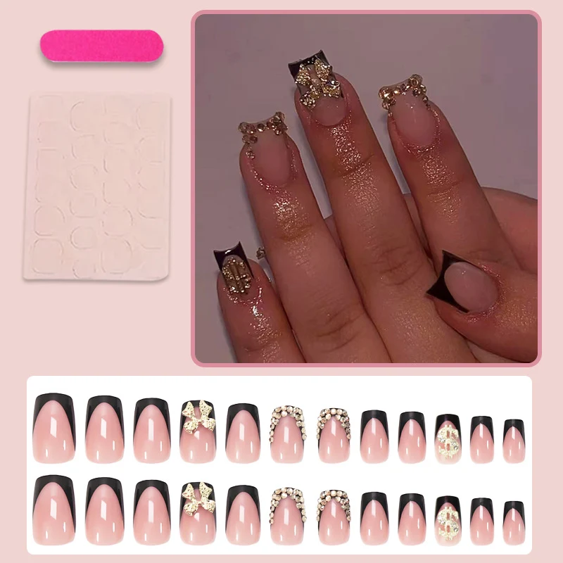 Kunstnagelset mit eleganten goldenen Verzierungen und modernem Design Brehn