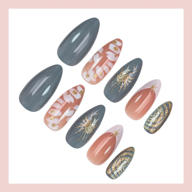 Kunstnagelset mit eleganten Goldakzenten und kreativem Design Brehn