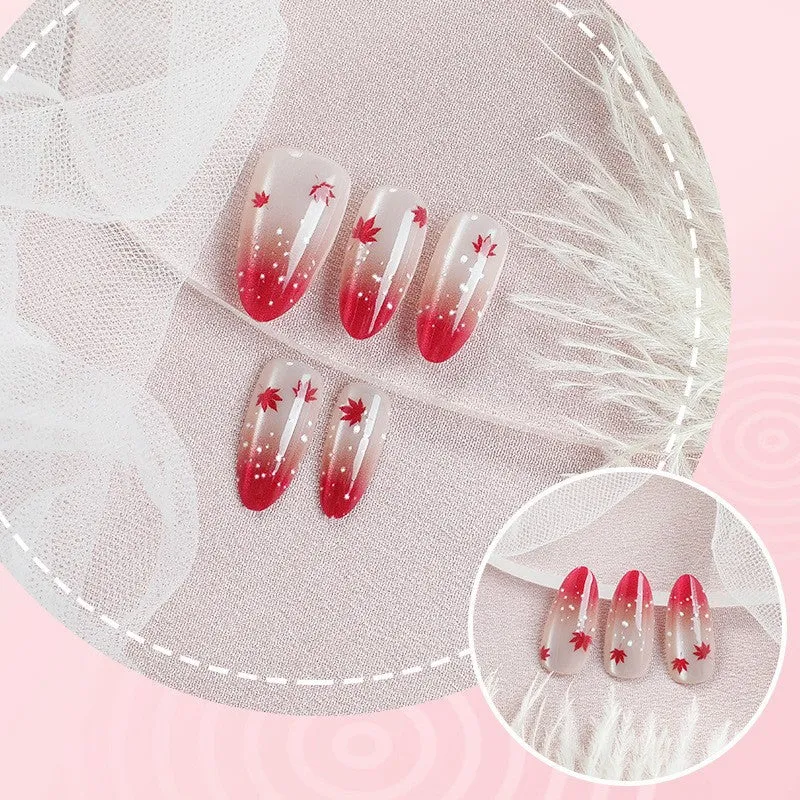 Kunstnagelset mit elegantem Rot-Ombré-Look und zarten Ahornblättern Brehn