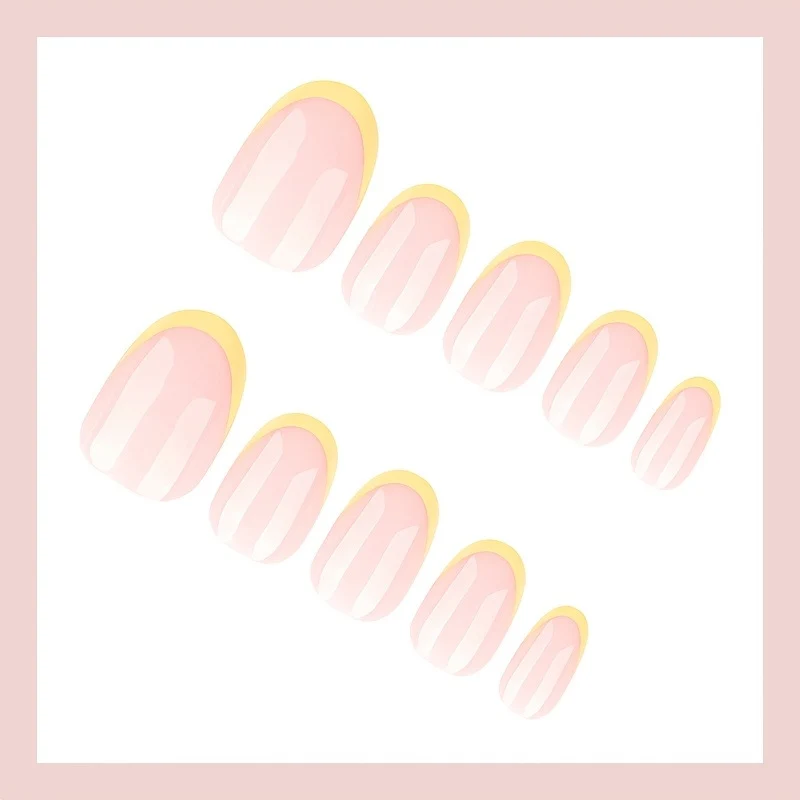 Kunstnagelset mit eleganten French-Tips und kreativen Akzenten Brehn
