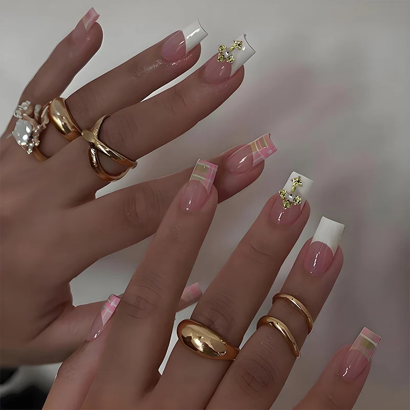 Kunstnagelset mit eleganten French-Tipps und modernen Akzenten Brehn