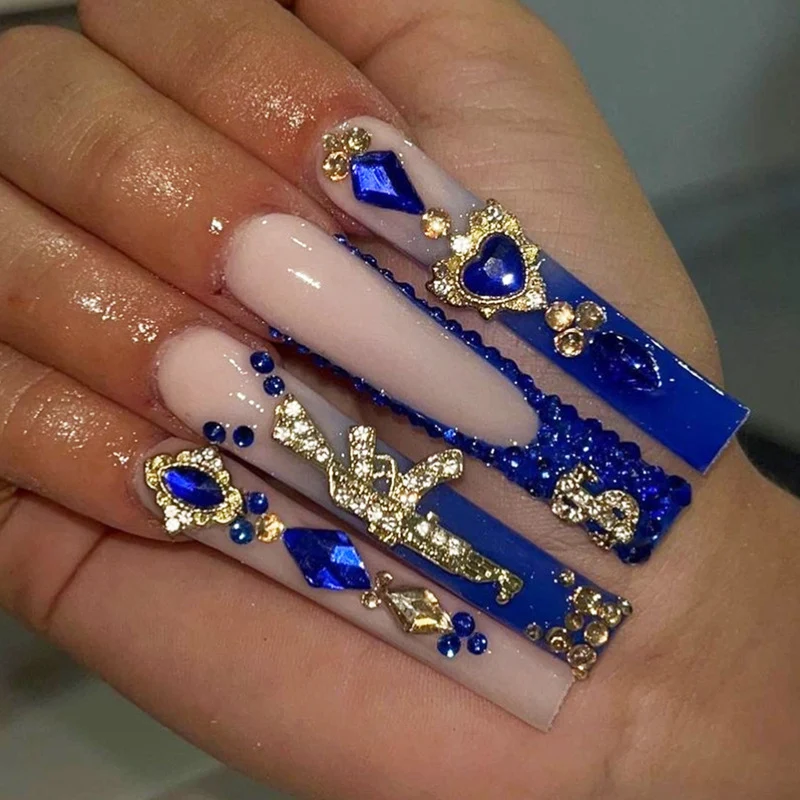 Kunstnagelset mit elegantem Ombre-Design und glamourösen Strasselementen Brehn