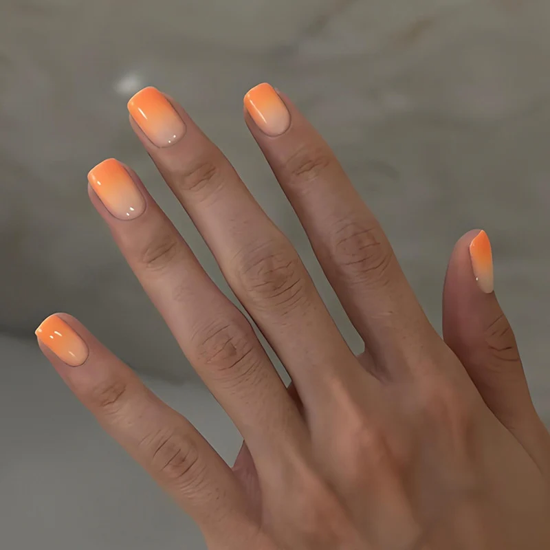 Kunstnagelset mit elegantem Ombré-Design Brehn