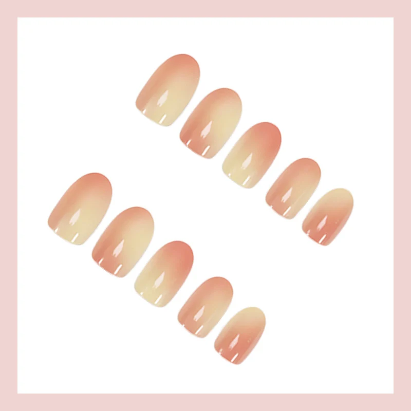 Kunstnagelset mit elegantem, natürlichen Ombre-Design Brehn