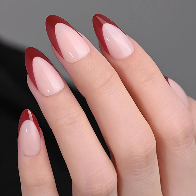 Kunstnagelset mit eleganten French-Spitzen und modernen Akzenten Brehn