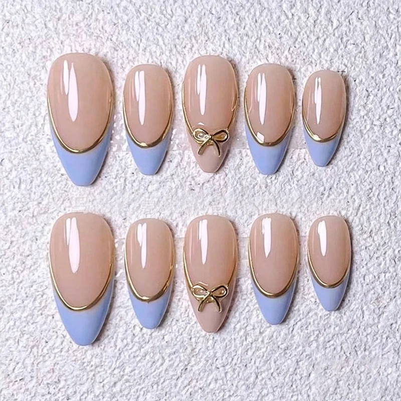 Kunstnagelset mit eleganten Designs und Goldakzenten Brehn