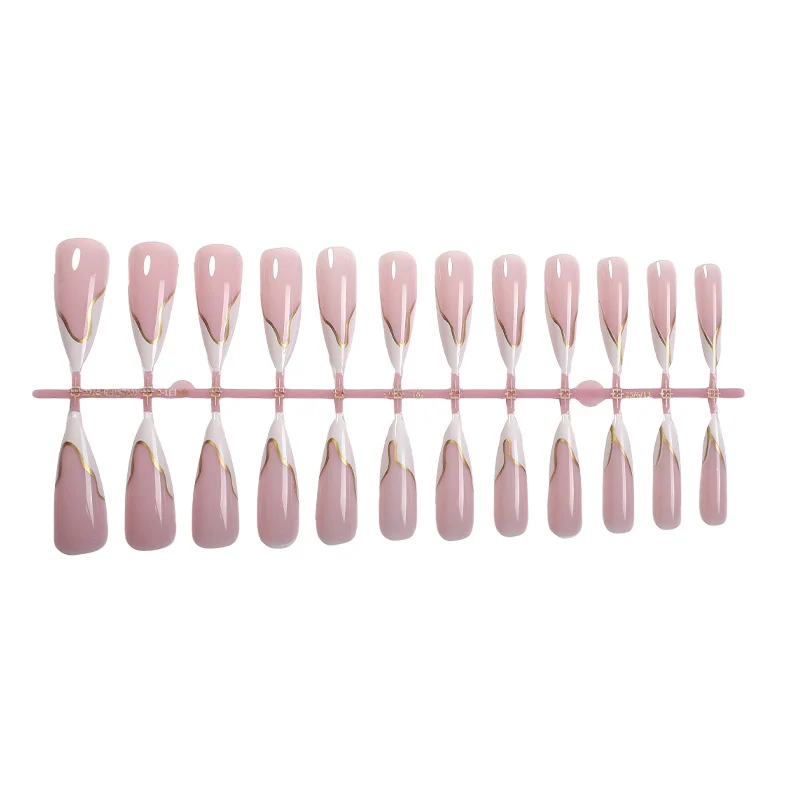 Kunstnagelset mit elegantem Goldrand und zartem Rosa Brehn