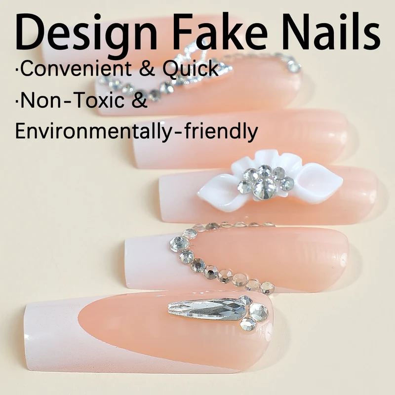 Kunstnagelset mit eleganten französischen Spitzen und glamourösen Verzierungen Brehn