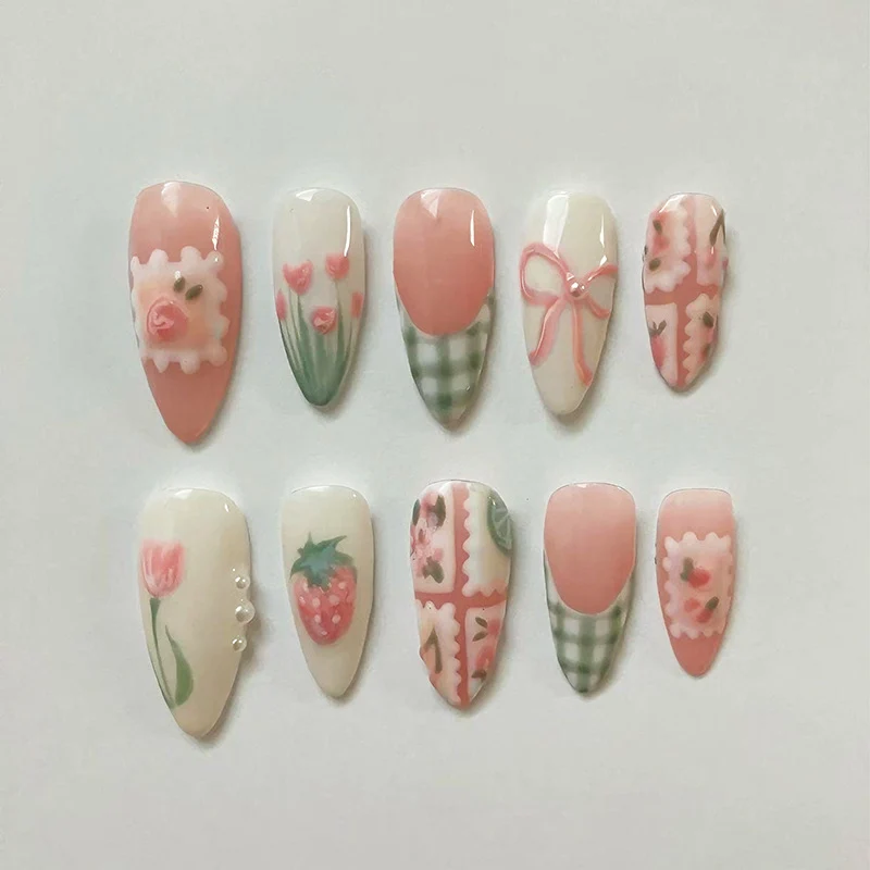 Kunstnagelset mit eleganten floralen und modischen Akzenten Brehn