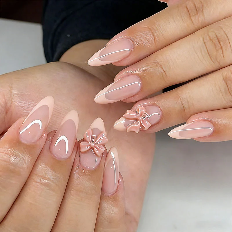 Kunstnagelset mit eleganten Blütenverzierungen und stilvollem Farbverlauf Brehn