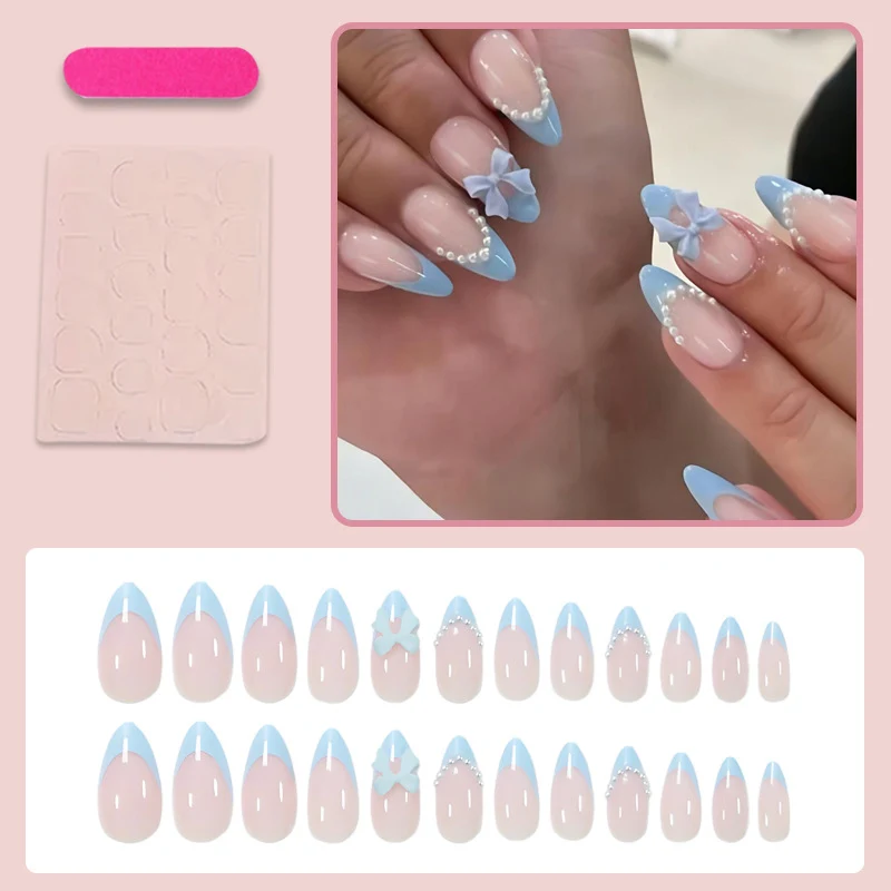 Kunstnagelset mit eleganten Blüten- und Perlenverzierungen Brehn