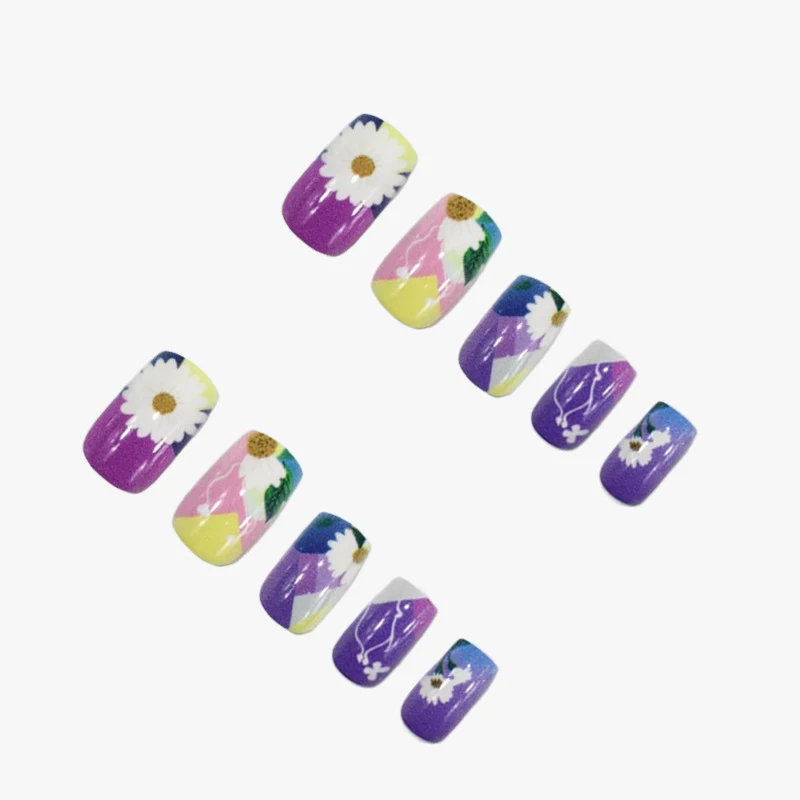 Kunstnagelset mit bunten floralen Designs Brehn