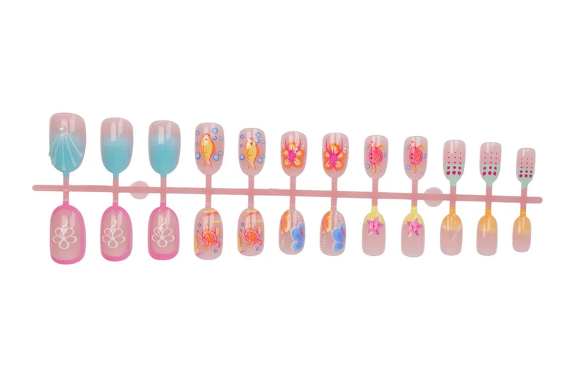 Kunstnagelset mit bunten Blüten- und sommerlichen Designs Brehn