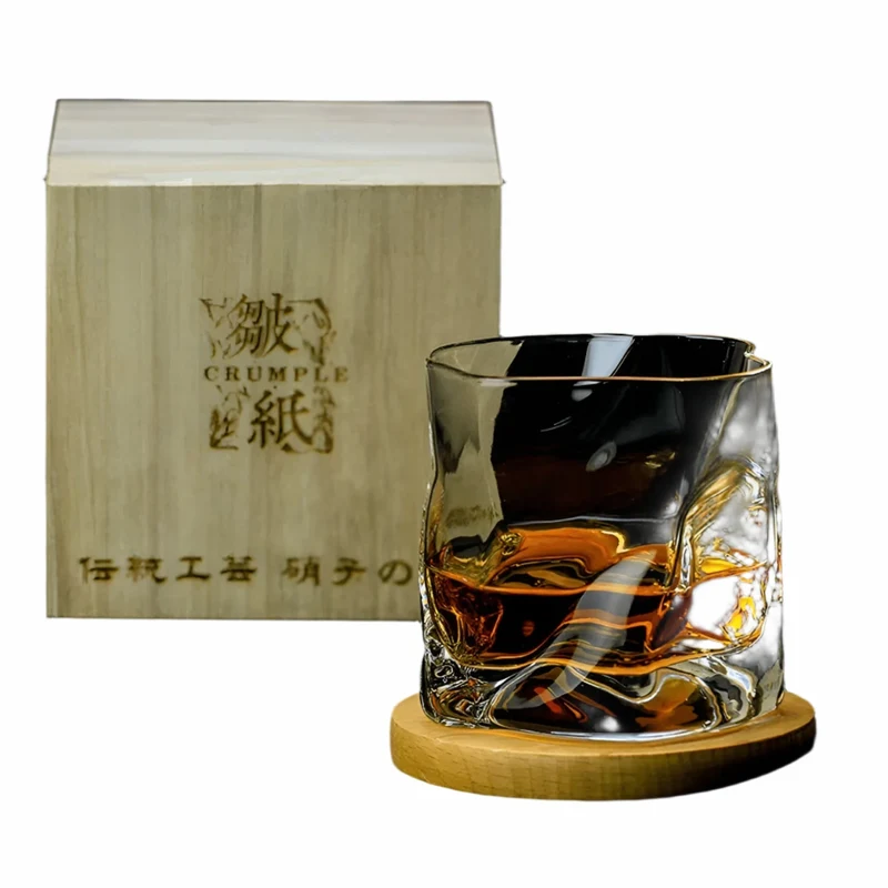 Whiskyglas im Edo-Kiriko-Stil – Handgeschliffen mit einzigartigem Wirbeldesign