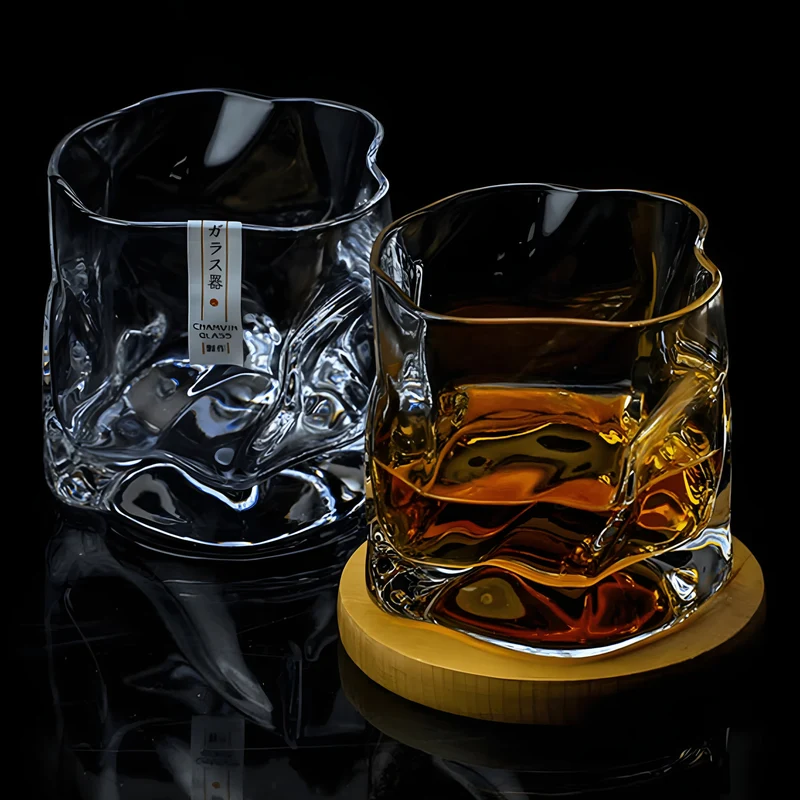 Whiskyglas im Edo-Kiriko-Stil – Handgeschliffen mit einzigartigem Wirbeldesign
