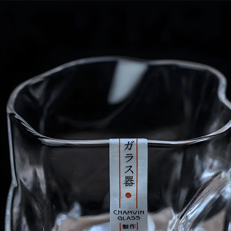 Whiskyglas im Edo-Kiriko-Stil – Handgeschliffen mit einzigartigem Wirbeldesign