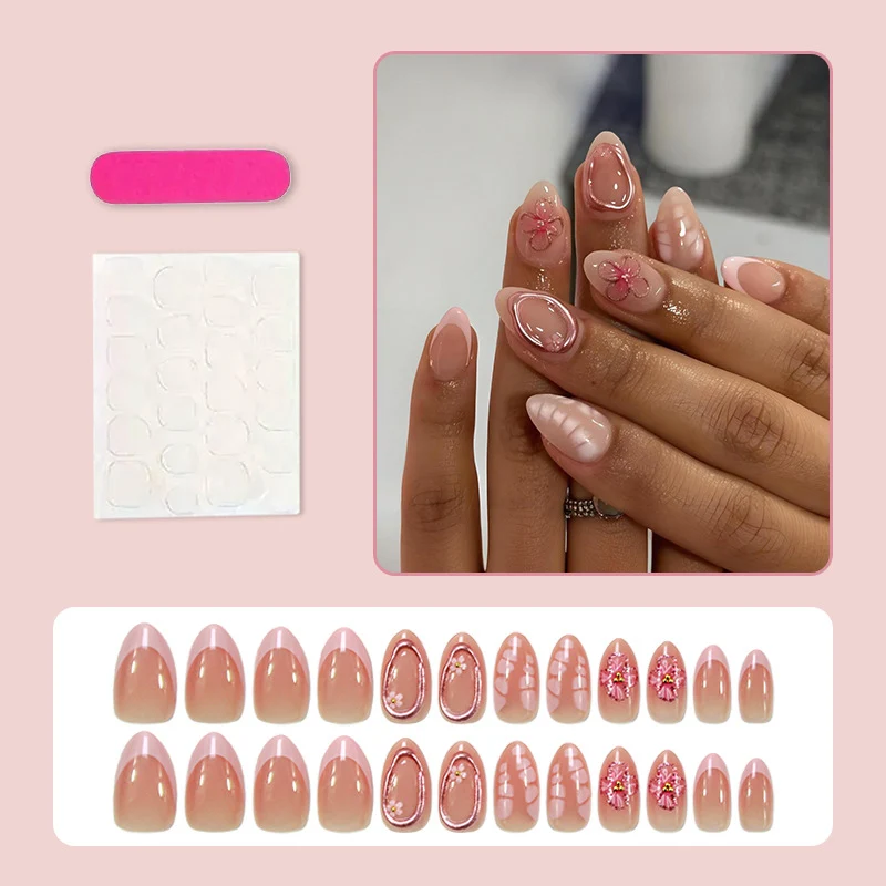 Kunstnagelset mit blumigen Verzierungen und eleganten Akzenten Brehn