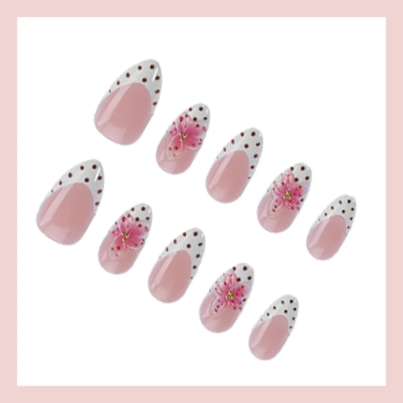Kunstnagelset mit blumigen Akzenten Brehn