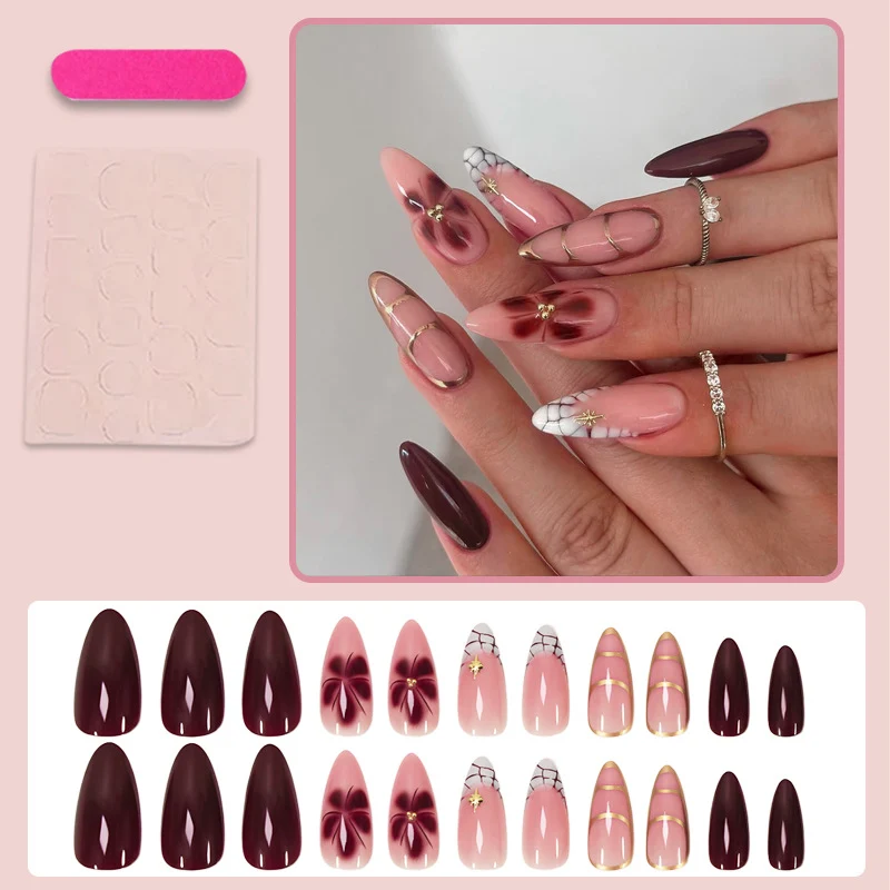 Kunstnagelset mit eleganten floralen und glamourösen Designelementen Brehn