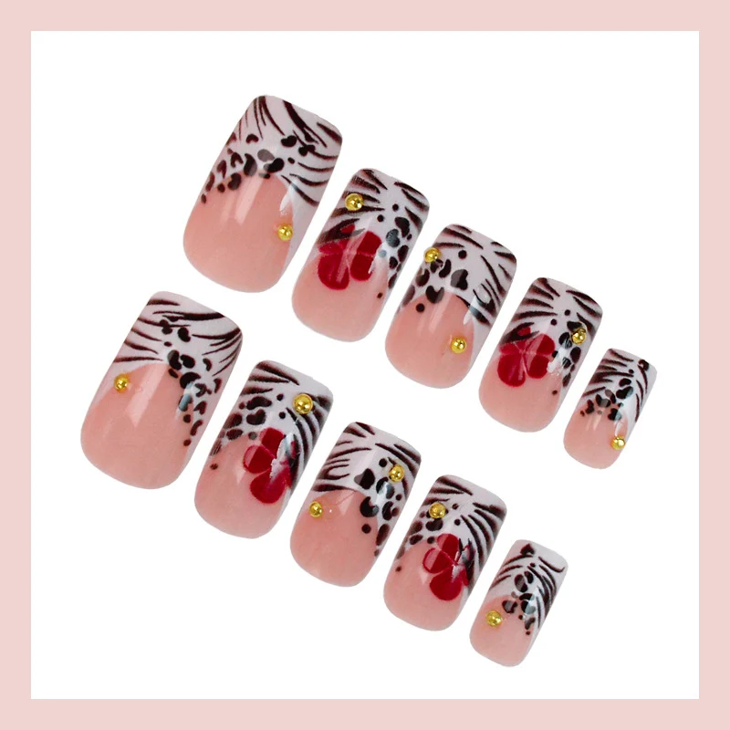 Kunstnagelset mit eleganten floralen Akzenten Brehn